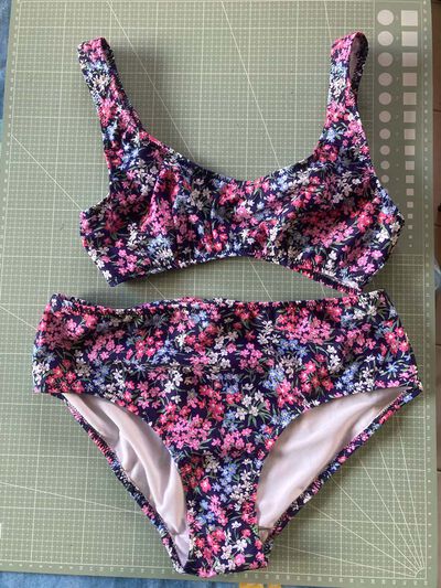 machine à coudre maillot de bain