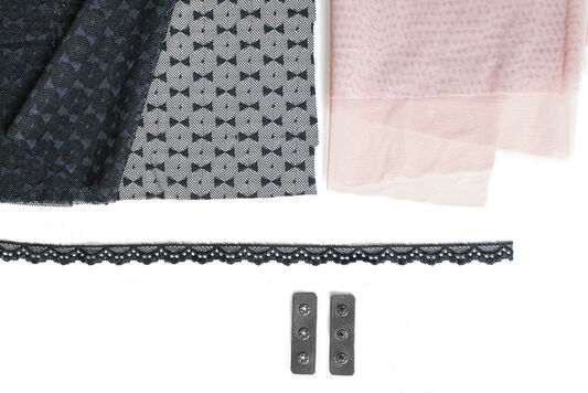 laize dentelle doublure élastique patte bouttons pressions